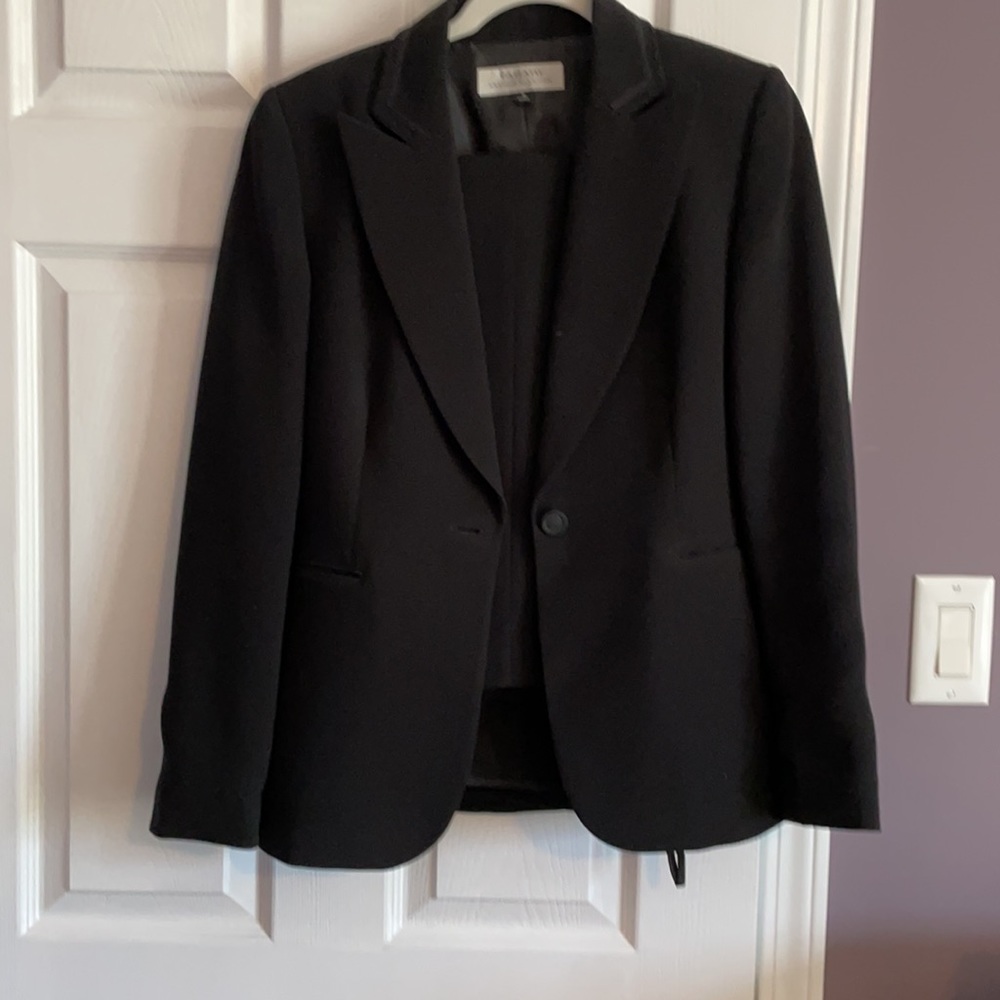 Tahari Business suit.  Mint condition.